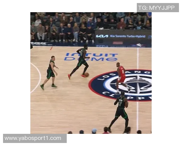 杰伦布朗首节狂砍15分展现强大攻击力助球队掌控比赛节奏