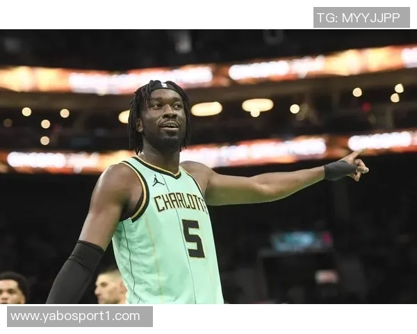 季前赛迎战湖人太阳队晒出布克马威帅气登机照引发关注