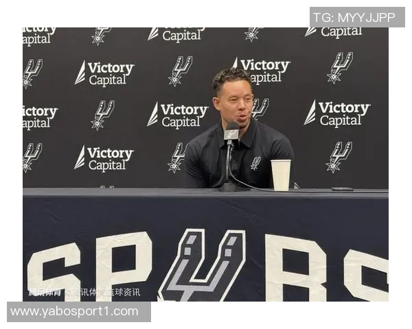 米奇约翰逊谈文班缺席对球队影响坚持原则不变的决心与信念