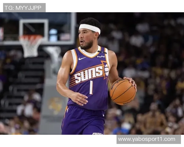 布克第三节火力全开13投7中狂砍19分助攻带领球队缩小分差至个位数 布克第三节火力全开13投7中狂砍19分助攻带领球队缩小分差至个位数