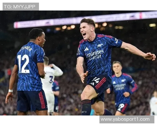 英超最新动态：阿森纳稳居榜首切尔西降至第四维拉上升至第三红军继续第八